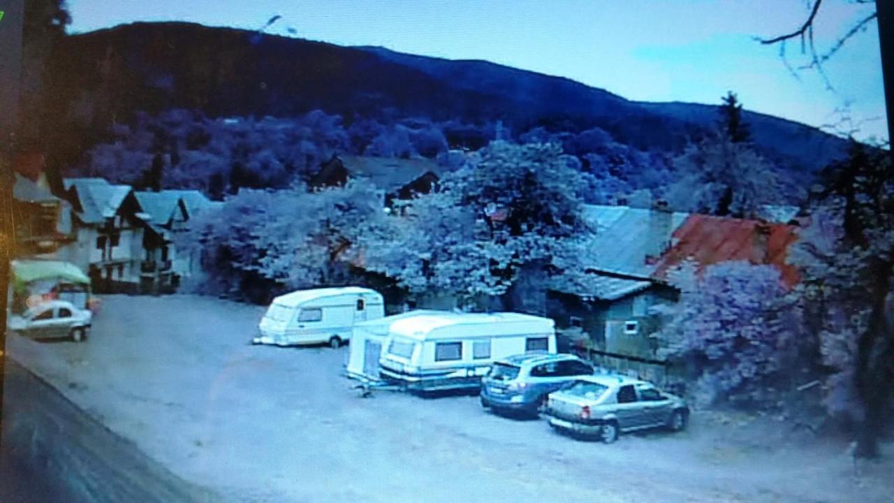 Camping Aviator, Numai Teren, Campare Pentru Rulote Autorulote Personale, Campingul Nu Are Rulote !!! Busteni Bagian luar foto